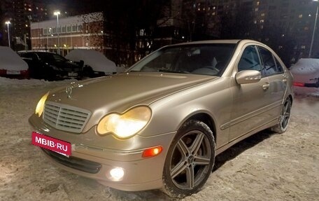 Mercedes-Benz C-Класс, 2004 год, 570 000 рублей, 3 фотография