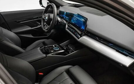 BMW 5 серия, 2025 год, 7 900 000 рублей, 12 фотография