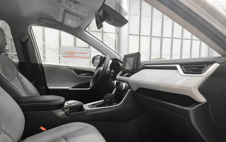 Toyota RAV4, 2021 год, 2 750 000 рублей, 11 фотография