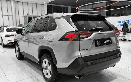 Toyota RAV4, 2021 год, 2 750 000 рублей, 7 фотография