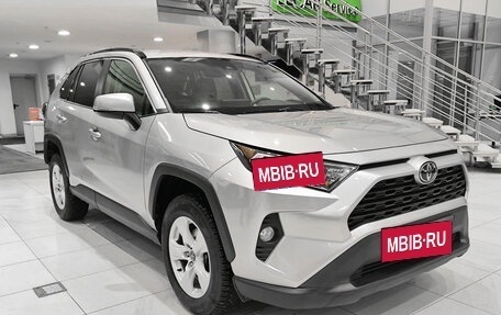 Toyota RAV4, 2021 год, 2 750 000 рублей, 3 фотография