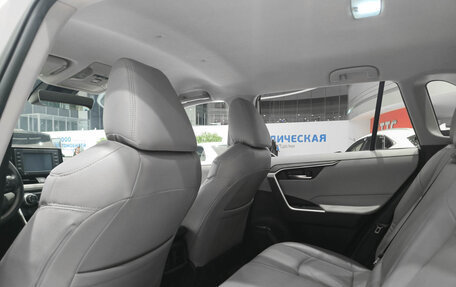 Toyota RAV4, 2021 год, 2 750 000 рублей, 12 фотография