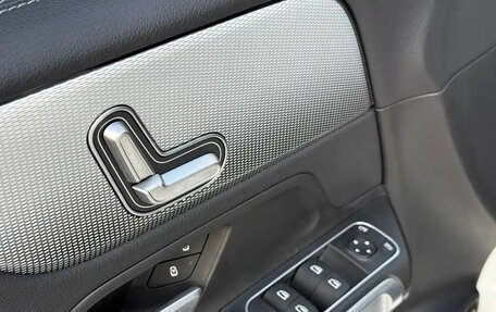 Mercedes-Benz GLB, 2021 год, 2 100 000 рублей, 22 фотография