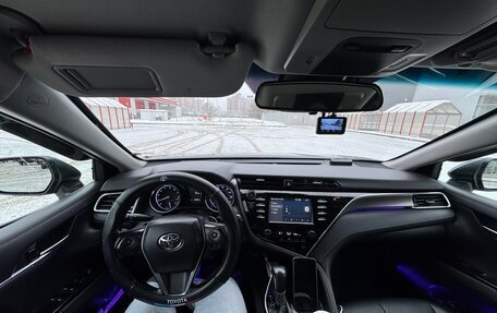 Toyota Camry, 2018 год, 1 999 000 рублей, 10 фотография