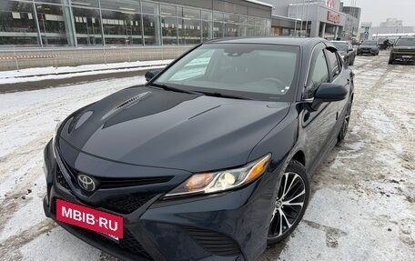 Toyota Camry, 2018 год, 1 999 000 рублей, 3 фотография