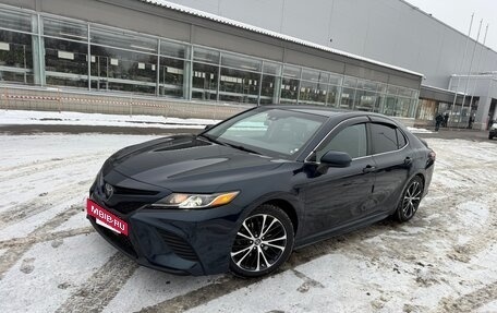 Toyota Camry, 2018 год, 1 999 000 рублей, 6 фотография