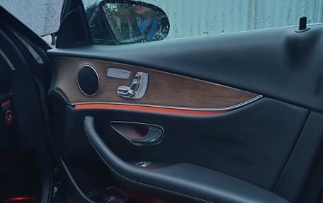 Mercedes-Benz E-Класс, 2018 год, 3 100 000 рублей, 5 фотография