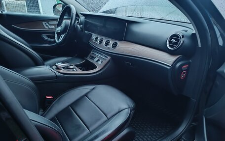 Mercedes-Benz E-Класс, 2018 год, 3 100 000 рублей, 6 фотография