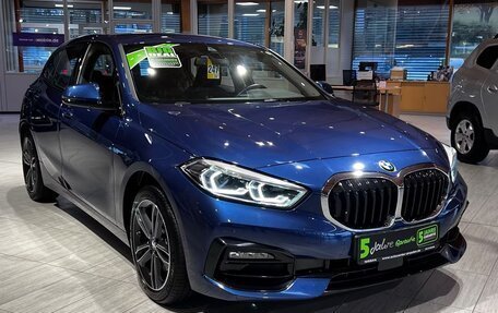 BMW 1 серия, 2022 год, 2 770 000 рублей, 3 фотография
