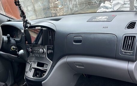 Hyundai Grand Starex Grand Starex I рестайлинг 2, 2008 год, 1 350 000 рублей, 9 фотография