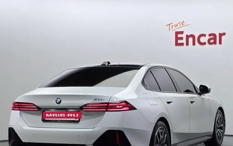 BMW 5 серия, 2023 год, 6 910 000 рублей, 2 фотография