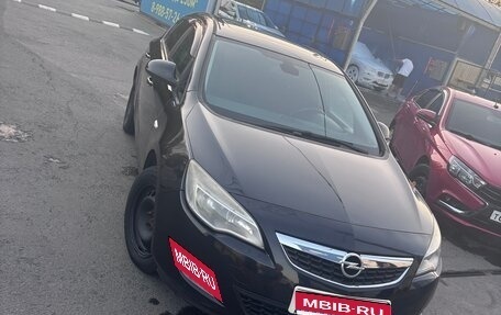 Opel Astra J, 2011 год, 660 000 рублей, 1 фотография