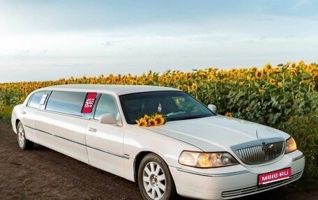 Lincoln Town Car III рестайлинг, 2003 год, 350 000 рублей, 1 фотография