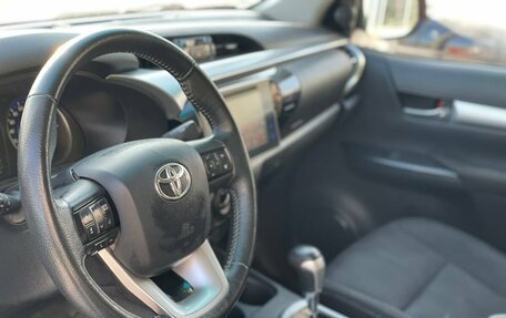 Toyota Hilux VIII, 2019 год, 3 200 000 рублей, 10 фотография