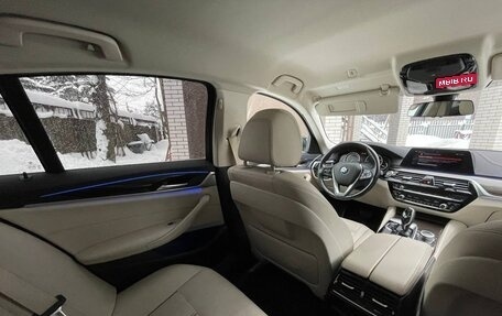 BMW 5 серия, 2019 год, 2 910 000 рублей, 15 фотография