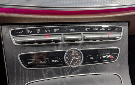 Mercedes-Benz E-Класс, 2020 год, 4 050 000 рублей, 21 фотография