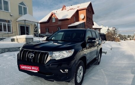 Toyota Land Cruiser Prado 150 рестайлинг 2, 2021 год, 5 300 000 рублей, 2 фотография