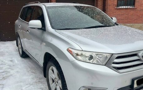 Toyota Highlander III, 2011 год, 1 990 000 рублей, 1 фотография