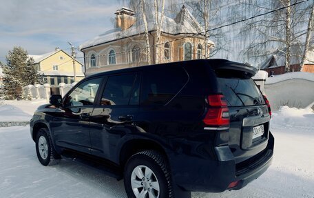 Toyota Land Cruiser Prado 150 рестайлинг 2, 2021 год, 5 300 000 рублей, 5 фотография