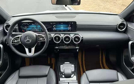 Mercedes-Benz A-Класс, 2022 год, 1 820 000 рублей, 5 фотография