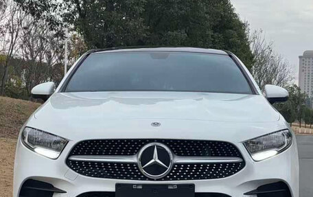 Mercedes-Benz A-Класс, 2022 год, 1 820 000 рублей, 2 фотография