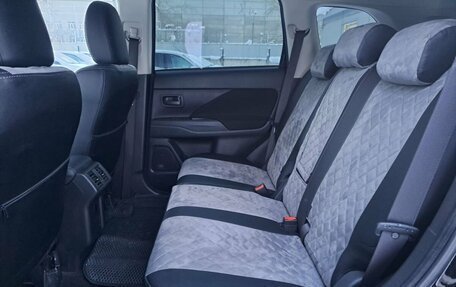 Mitsubishi Outlander III рестайлинг 3, 2019 год, 2 395 000 рублей, 15 фотография