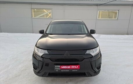Mitsubishi Outlander III рестайлинг 3, 2019 год, 2 395 000 рублей, 2 фотография