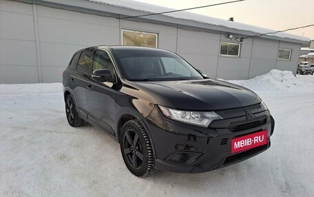 Mitsubishi Outlander III рестайлинг 3, 2019 год, 2 395 000 рублей, 3 фотография