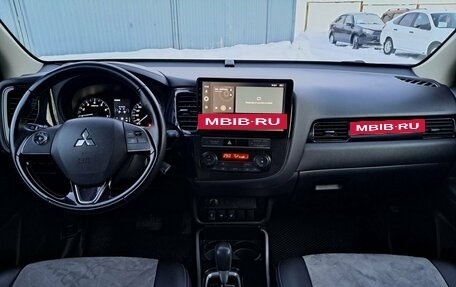 Mitsubishi Outlander III рестайлинг 3, 2019 год, 2 395 000 рублей, 17 фотография