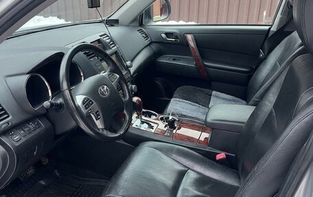 Toyota Highlander III, 2011 год, 1 990 000 рублей, 3 фотография