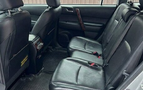 Toyota Highlander III, 2011 год, 1 990 000 рублей, 2 фотография