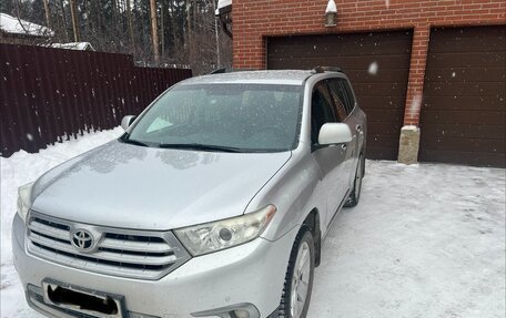 Toyota Highlander III, 2011 год, 1 990 000 рублей, 5 фотография