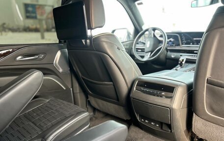 Cadillac Escalade V, 2023 год, 14 400 000 рублей, 17 фотография