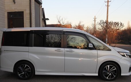 Honda Stepwgn IV, 2022 год, 2 200 000 рублей, 4 фотография