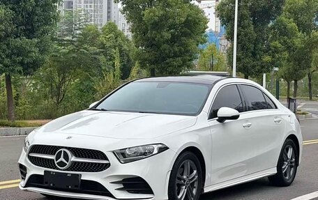Mercedes-Benz A-Класс, 2022 год, 1 800 000 рублей, 1 фотография