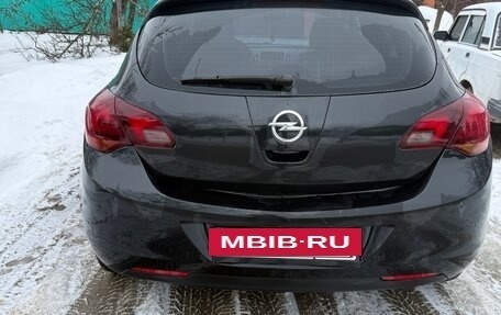 Opel Astra J, 2011 год, 630 000 рублей, 3 фотография