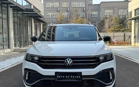 Volkswagen T-Roc I, 2022 год, 2 100 000 рублей, 2 фотография