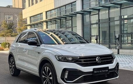 Volkswagen T-Roc I, 2022 год, 2 100 000 рублей, 3 фотография