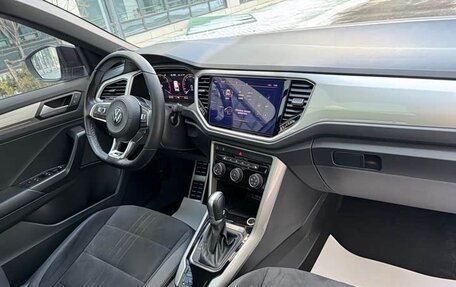 Volkswagen T-Roc I, 2022 год, 2 100 000 рублей, 14 фотография