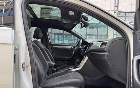 Volkswagen T-Roc I, 2022 год, 2 100 000 рублей, 15 фотография