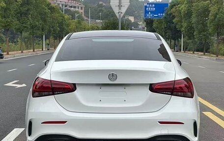 Mercedes-Benz A-Класс, 2022 год, 1 800 000 рублей, 5 фотография