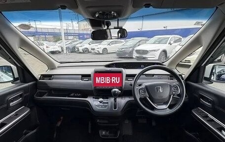 Honda Freed II, 2022 год, 1 550 000 рублей, 7 фотография
