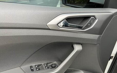 Volkswagen T-Cross I, 2022 год, 1 900 000 рублей, 13 фотография