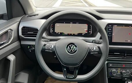 Volkswagen T-Cross I, 2022 год, 1 900 000 рублей, 12 фотография