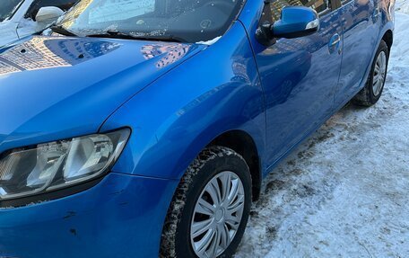 Renault Logan II, 2017 год, 850 000 рублей, 4 фотография