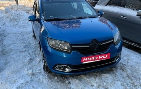 Renault Logan II, 2017 год, 850 000 рублей, 2 фотография