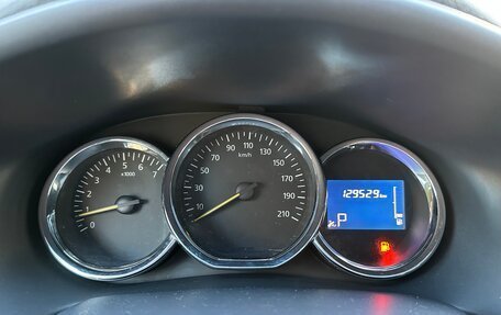 Renault Logan II, 2017 год, 850 000 рублей, 15 фотография