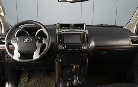 Toyota Land Cruiser Prado 150 рестайлинг 2, 2015 год, 3 340 000 рублей, 5 фотография