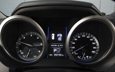 Toyota Land Cruiser Prado 150 рестайлинг 2, 2015 год, 3 340 000 рублей, 14 фотография