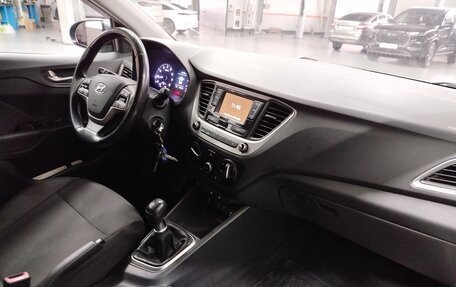 Hyundai Solaris II рестайлинг, 2017 год, 1 230 000 рублей, 14 фотография